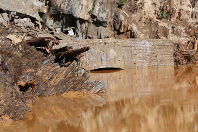 [Photo] Tan hoang sau vụ vỡ đường ống ở thủy điện Sông Bung 2 ảnh 4