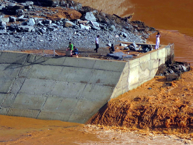 [Photo] Tan hoang sau vụ vỡ đường ống ở thủy điện Sông Bung 2 ảnh 12