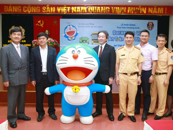 Trao giải thi sáng tác khẩu hiệu Doraemon với an toàn giao thông ảnh 1