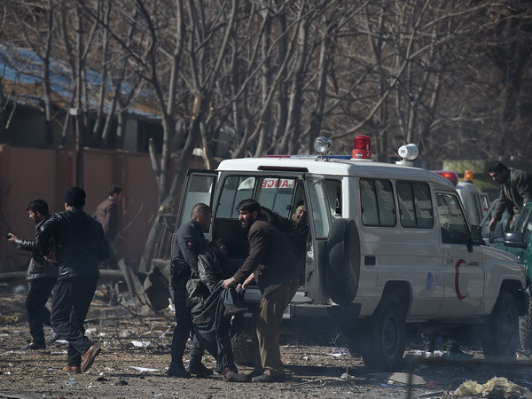 Mỹ lên án vụ tấn công liều chết "điên rồ" tại Afghanistan ảnh 1