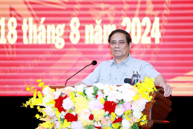 Thủ tướng Phạm Minh Chính động viên, giao nhiệm vụ cho cán bộ, chiến sỹ Công an tỉnh Đắk Lắk. (Ảnh: Dương Giang/TTXVN) TTXVN_1808Thutuong2.jpg