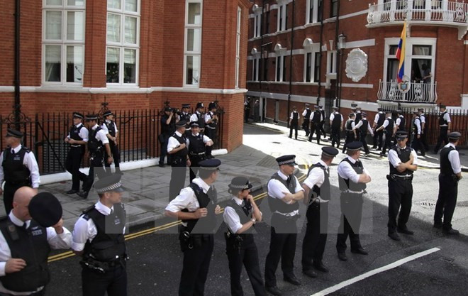 Tòa nhà Thượng viện Anh bị phong tỏa vì bức thư chứa bột trắng ảnh 1