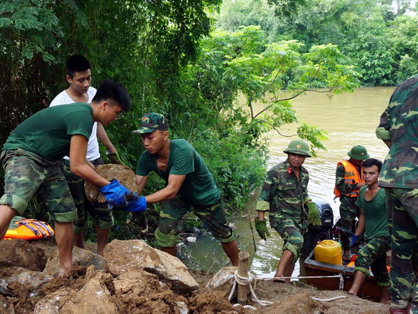 Cuộc sống của người dân Nghệ An, Thanh Hóa nơi vùng ngập nước ảnh 1