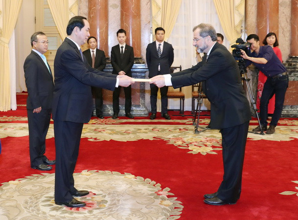 Chủ tịch nước Trần Đại Quang tiếp các Đại sứ trình Quốc thư ảnh 6