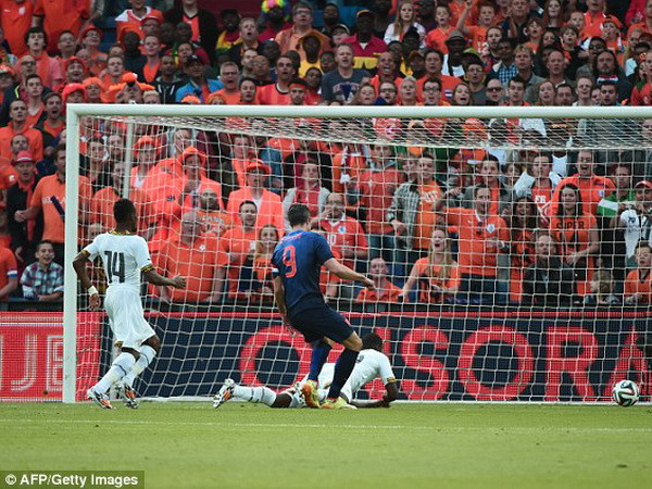 [Video] Robin van Persie nổ súng giúp Hà Lan đánh bại Ghana ảnh 1