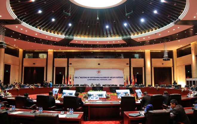 Toàn cảnh Hội nghị. (Ảnh: Phạm Kiên/Vietnam+) Khai mạc Hội nghị Thị trưởng thủ đô các nước ASEAN lần thứ 4 tại Lào ảnh 1