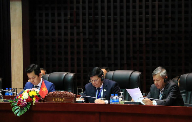 Đoàn Việt Nam dự Hội nghị. (Ảnh: Phạm Kiên/Vietnam+) Khai mạc Hội nghị Thị trưởng thủ đô các nước ASEAN lần thứ 4 tại Lào ảnh 2
