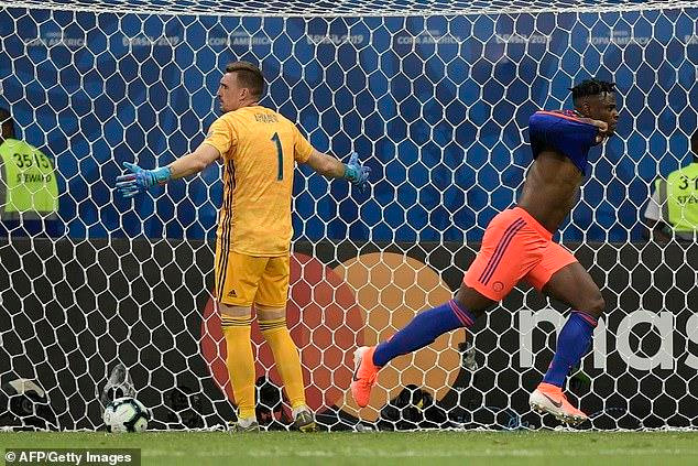 Lionel Messi mờ nhạt, Argentina nhận ‘trái đắng’ trước Colombia ảnh 2