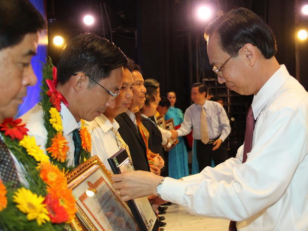 Tuyên dương 34 doanh nghiệp chăm lo tốt người lao động ảnh 1