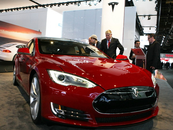Model S được chọn là mẫu xe xứng mua nhất năm 2014 ảnh 1