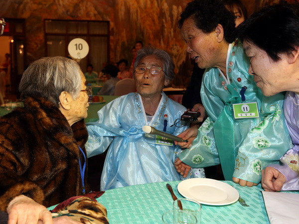 Hàn Quốc đề xuất tổ chức định kỳ đoàn tụ gia đình ly tán ảnh 1