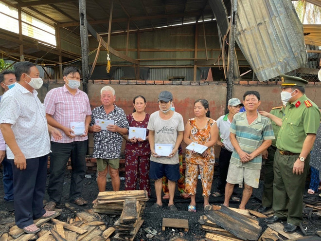 An Giang: Hỏa hoạn thiêu rụi 4 căn nhà, thiệt hại hàng trăm triệu đồng ảnh 1