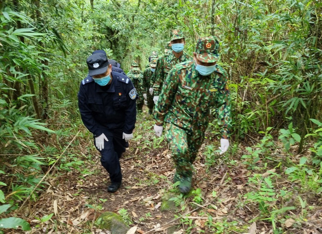 Tuần tra song phương Việt Nam-Trung Quốc trên tuyến biên giới ảnh 1