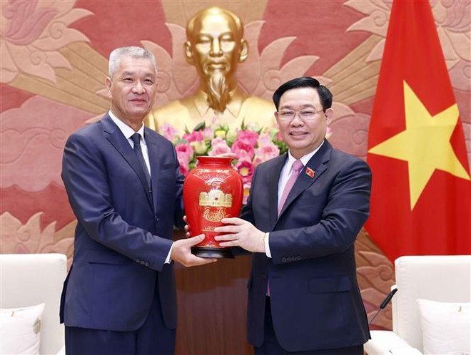 Chủ tịch Quốc hội tiếp Bí thư Thành ủy, Chủ tịch HĐND thủ đô Vientiane ảnh 2