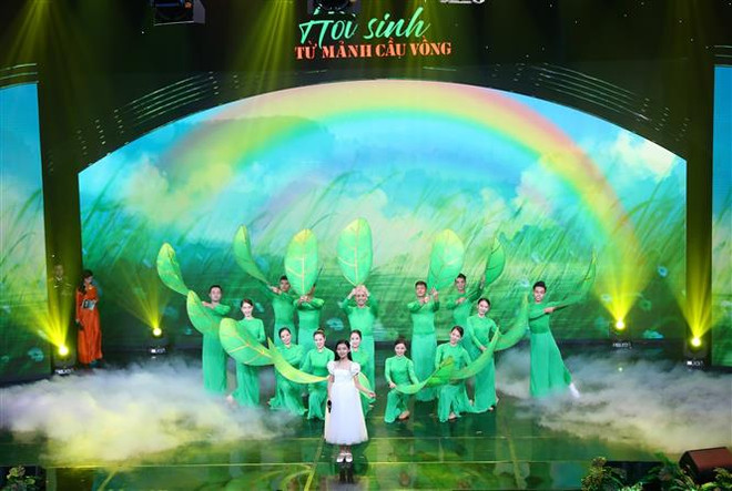 Giao lưu nghệ thuật “Hồi sinh từ mảnh cầu vồng” vì các nạn nhân dioxin ảnh 1