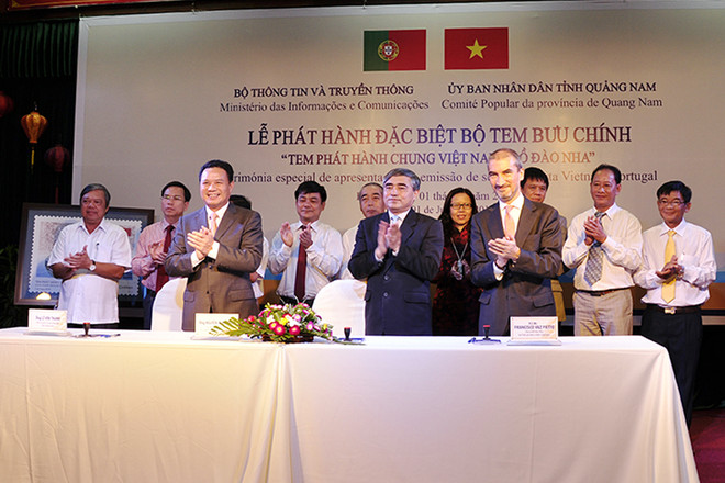 Phát hành bộ tem đặc biệt do họa sỹ Việt Nam và Bồ Đào Nha thiết kế ảnh 1