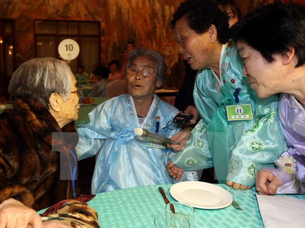 Triều-Hàn bàn việc thường xuyên tổ chức đoàn tụ gia đình bị ly tán ảnh 1