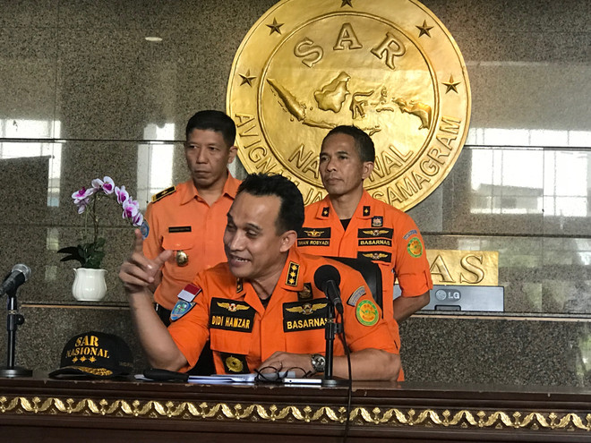 Đã vớt được 26 túi vật thể trong vụ rơi máy bay tại Indonesia ảnh 1