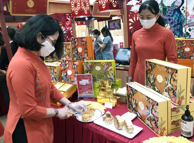 Đa dạng các sản phẩm bánh Trung Thu chào thị trường ảnh 1