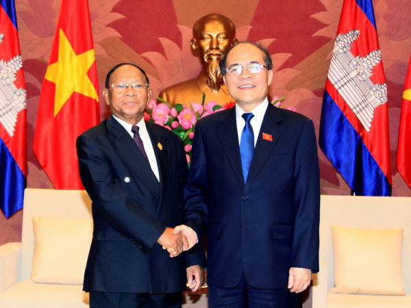 Chủ tịch Quốc hội Nguyễn Sinh Hùng tiếp Chủ tịch Quốc hội Campuchia ảnh 1