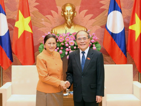 Chủ tịch Quốc hội Nguyễn Sinh Hùng tiếp Chủ tịch Quốc hội Lào ảnh 1