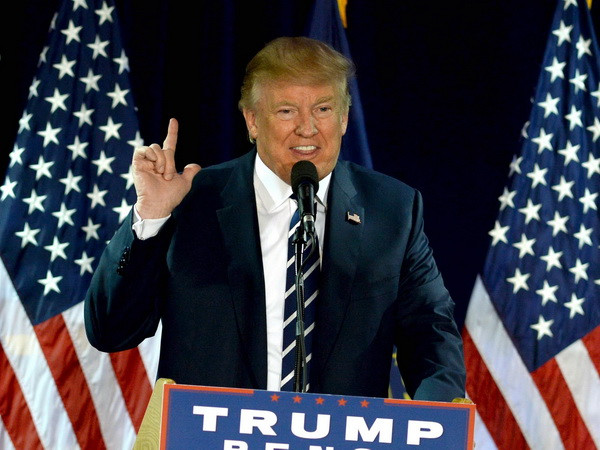 Ứng viên Tổng thống Donald Trump trong chiến dịch vận động tranh cử tại Manchester, New Hampshire, ngày 28/10. (Nguồn: AFP/TTXVN) Trung Quốc muốn quan hệ tốt đẹp với chính quyền tiếp theo của Mỹ ảnh 1