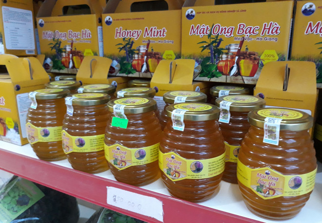 Mật ong bạc hà là đặc sản quý hiếm chỉ có riêng ở vùng cao nguyên đá Đồng Văn của Hà Giang, nơi có loài hoa bạc hà tím biếc tỏa hương thơm dịu nhẹ. (Ảnh: Quyết Chiến/TTXVN) Mật ong bạc hà - đặc sản quý hiếm ở vùng cao nguyên đá Đồng Văn ảnh 1