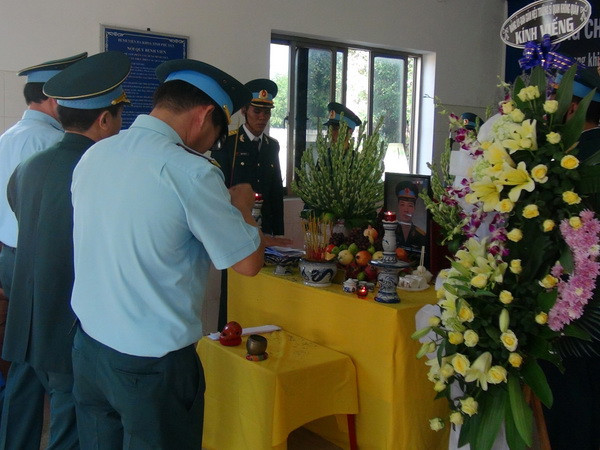 Phong hàm thiếu úy cho học viên phi công Phạm Đức Trung ảnh 1