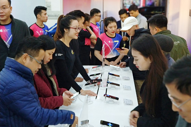 Hàng ngàn iPhone X chính hãng đã đến tay người dùng Việt Nam ảnh 3
