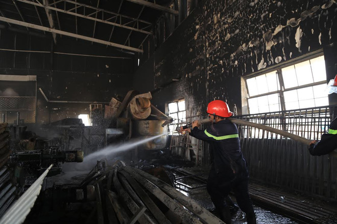 Cháy công ty sản xuất đồ gỗ nội thất, thiệt hại hàng tỷ đồng ảnh 1