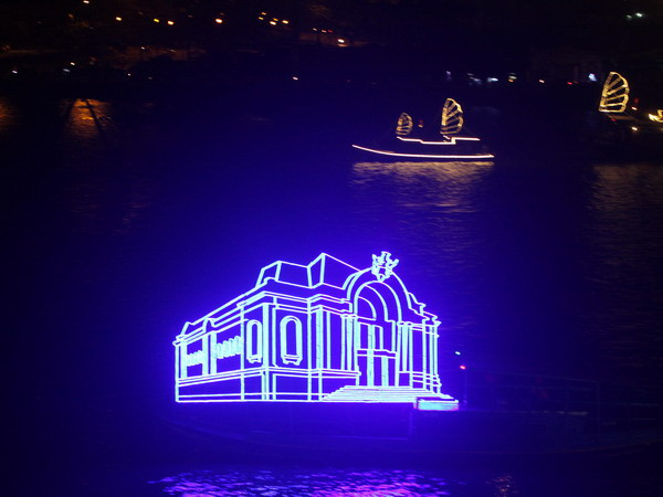 [Photo] Thành phố Hồ Chí Minh lần đầu tổ chức lễ hội thuyền đăng ảnh 4