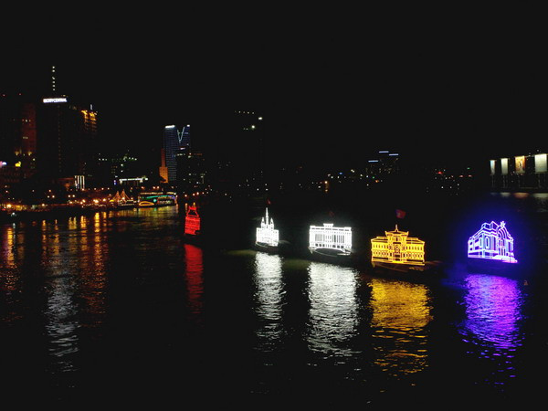 [Photo] Thành phố Hồ Chí Minh lần đầu tổ chức lễ hội thuyền đăng ảnh 5