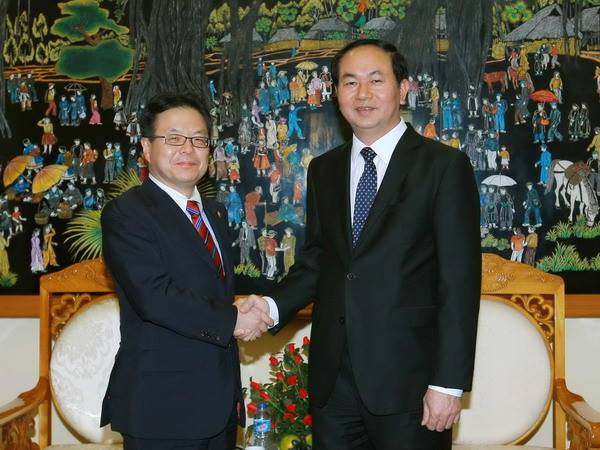 Đại học Quốc gia trao bằng Tiến sĩ danh dự cho quan chức Nhật ảnh 1