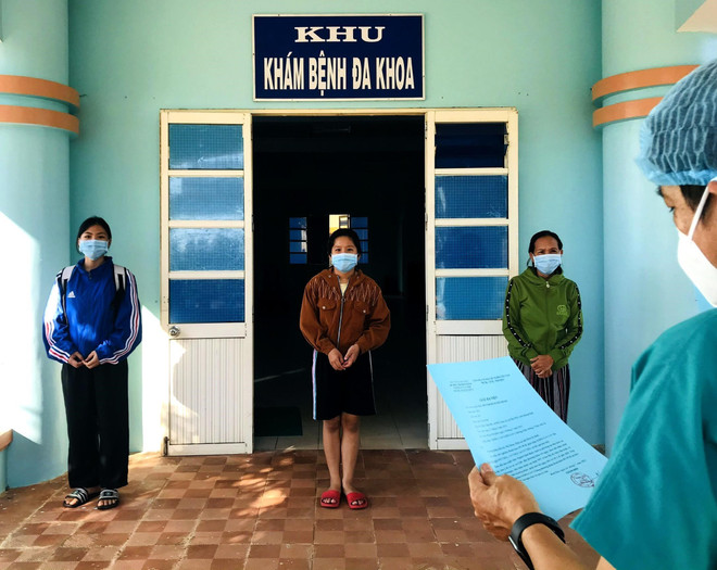 Quảng Ngãi: Ba bệnh nhân mắc COVID-19 được công bố khỏi bệnh ảnh 1