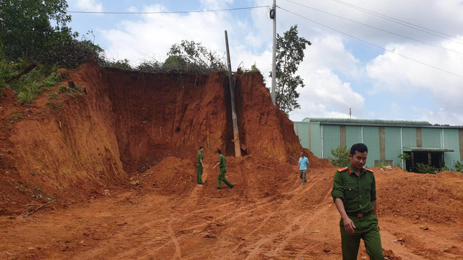 Lâm Đồng: Phát hiện hầm đạn cối 60mm dưới chân đèo Bảo Lộc ảnh 2
