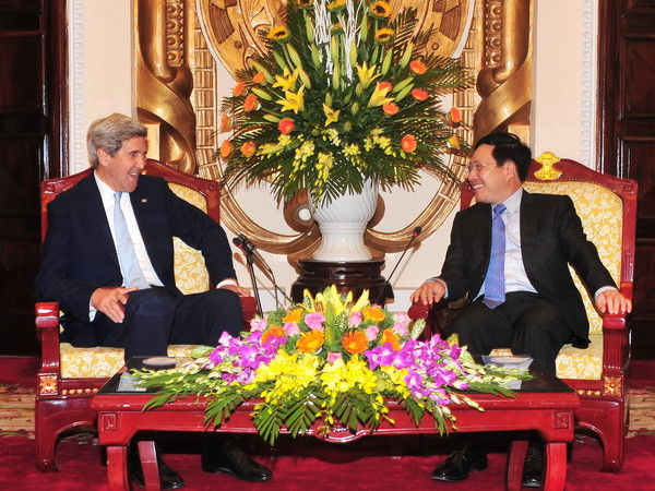Phó Thủ tướng, Bộ trưởng Bộ Ngoại giao Phạm Bình Minh tiếp cựu Ngoại trưởng Hoa Kỳ John Kerry đang thăm và làm việc tại Việt Nam. (Ảnh: Nguyễn Khang/TTXVN) Bộ trưởng Ngoại giao tiếp cựu Ngoại trưởng Hoa Kỳ John Kerry ảnh 1