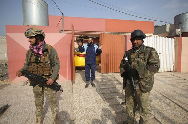 Liên quân pháo kích tấn công cứ điểm súng cối của IS ở Mosul ảnh 1