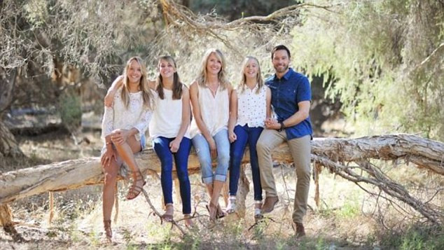 Mẹ đau đớn khi tận mắt thấy con gái bị cá mập trắng cắn chết ảnh 1