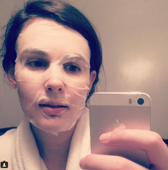 Mặt nạ giấy từ mật ong: Vừa làm đẹp, vừa không lo rét mướt ảnh 1