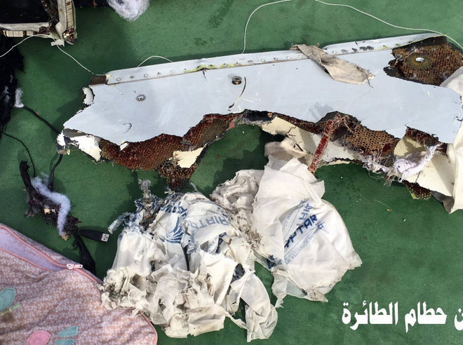 [Video] Pháp cử tàu hiện đại tham gia tìm kiếm máy bay của Ai Cập ảnh 1