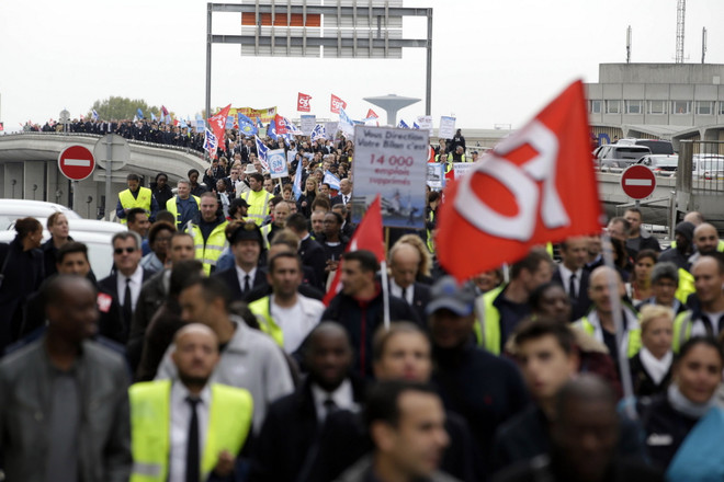 Air France tiếp tục cắt giảm gần 1.000 lao động trong năm 2016 ảnh 1