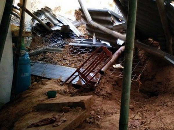 Mưa lớn gây sạt lở đất tại Bắc Kạn, 2 người bị thương nặng ảnh 1