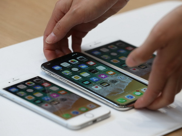 Liệu Apple có mất chỗ đứng trong phân khúc điện thoại cao cấp? ảnh 1