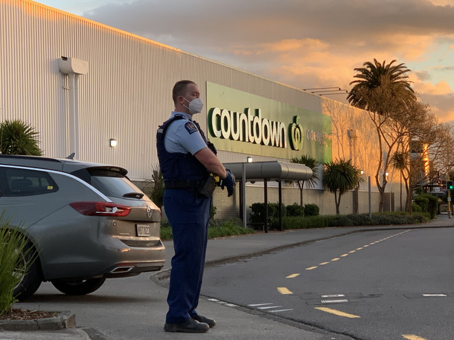 Vụ tấn công tại New Zealand: Các siêu thị sẽ không bày bán dao kéo ảnh 1