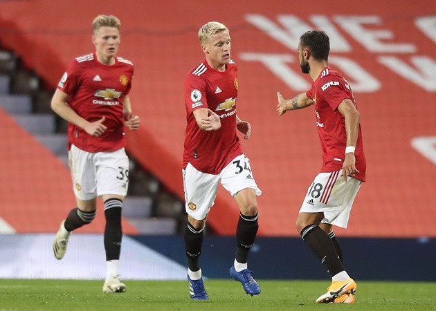 Tân binh Van de Beek ghi bàn, M.U vẫn thua thảm tại Old Trafford ảnh 2