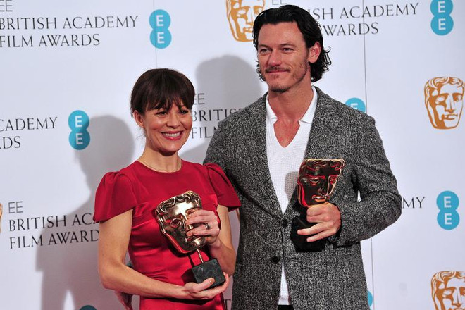 Luke Evans (phải) và Helen McCrory tại lễ công bố đề cử giải BAFTA (Nguồn: Yahoo) "Gravity" giành tới 11 đề cử tại giải thưởng BAFTA ảnh 1