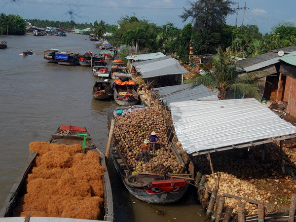 Chủ tịch Quốc hội Lào Pany Yathotou thăm và làm việc tại Bến Tre ảnh 1