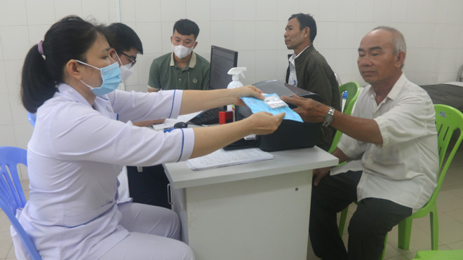 Các y, bác sỹ Bệnh viện Đa khoa tỉnh Phú Yên nâng cao thái độ phục vụ bệnh nhân. (Ảnh: Tường Quân/TTXVN) ttxvn_benh_vien_da_khoa_tinh_phu_yen_duoc_cong_nhan_benh_vien_hang_i_2702-2.jpg