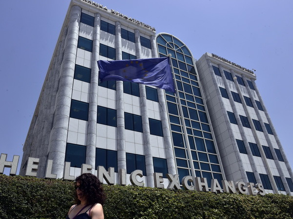 ECB nâng trần quỹ thanh khoản khẩn cấp cho ngân hàng Hy Lạp ảnh 1