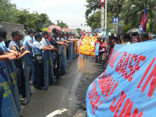 Philippines: Biểu tình đòi chấm dứt hiệp ước quốc phòng với Mỹ ảnh 1
